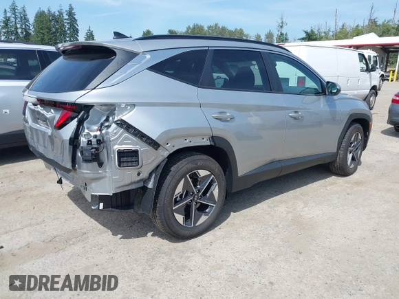 2025 Hyundai Tucson SEL z VIN 5NMJB3DE9SH554856, wystawiony jako IAAI lot #42460268 z przebiegiem 688 mil mil oraz . Historia ofert i sprzedaży dostępna na DreamBid. Obrazek 4.