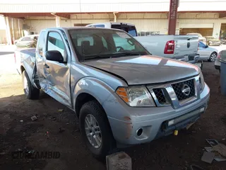2015 Nissan Frontier SV z VIN 1N6AD0CW8FN737531, wystawiony jako IAAI lot #40278710 z przebiegiem 136 517 mil mil oraz . Historia ofert i sprzedaży dostępna na DreamBid. Obrazek 1.