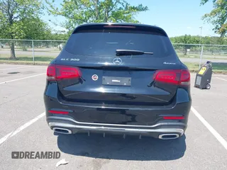 2021 Mercedes-Benz GLC 300 with VIN W1N0G8EB6MF880606, listed as a IAAI auction lot 42387749 with 22,546 mi miles and . Bid and sale history available at DreamBid. Image 16.