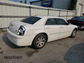 2006 Chrysler 300 z VIN 2C3KA53G16H428549, wystawiony jako Copart lot #59125715 z przebiegiem 184 233 mil mil oraz Szkoda całkowita • Salvage title. Historia ofert i sprzedaży dostępna na DreamBid. Obrazek 3.
