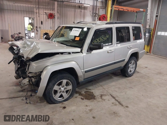 2008 Jeep Commander Sport z VIN 1J8HG48K58C218806, wystawiony jako IAAI lot #41908866 z przebiegiem 188 021 mil mil oraz . Historia ofert i sprzedaży dostępna na DreamBid. Obrazek 2.