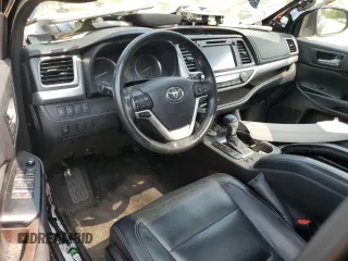 2017 Toyota Highlander XLE with VIN 5TDJZRFH9HS461668, listed as a Copart auction lot 60532375 with 82,923 mi miles and Salvage title. Bid and sale history available at DreamBid. Image 8.
