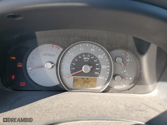 2007 Kia Rondo EX with VIN KNAFG526977061088, listed as a Copart auction lot 71687844 with 186,379 mi miles and Salvage Title. Bid and sale history available at carsss.com. Image 9.