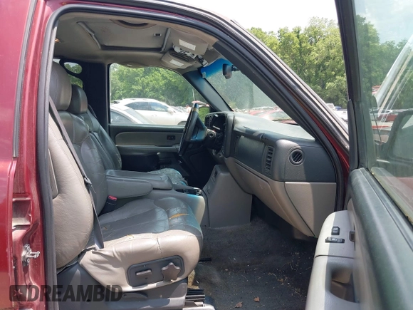 2002 Chevrolet Suburban LT with VIN 1GNFK16Z72J121807, listed as a IAAI auction lot 42384303 with Not provided miles and . Bid and sale history available at DreamBid. Image 5.