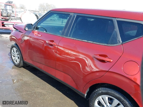 2020 Kia Soul LX with VIN KNDJ23AU4L7113673, listed as a IAAI auction lot 41847880 with 83,976 mi miles. Bid and sale history available at carsss.com. Image 15.