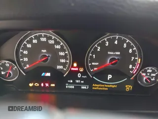 2017 BMW M3 z VIN WBS8M9C52H5G83686, wystawiony jako IAAI lot #42205796 z przebiegiem 51 956 mil mil oraz . Historia ofert i sprzedaży dostępna na DreamBid. Obrazek 7.