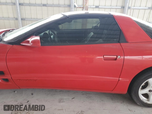 2002 Pontiac Firebird Firebird z VIN 2G2FS22KX22112180, wystawiony jako Copart lot #48508295 z przebiegiem Nie podano mil oraz Czysty tytuł • Clean title. Historia ofert i sprzedaży dostępna na DreamBid. Obrazek 7.