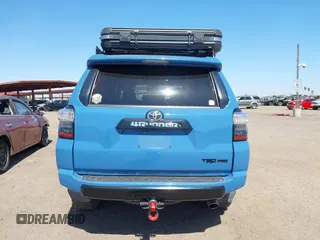 2018 Toyota 4Runner SR5 z VIN JTEBU5JR5J5488241, wystawiony jako IAAI lot #41997070 z przebiegiem 68 551 mil mil oraz . Historia ofert i sprzedaży dostępna na DreamBid. Obrazek 16.
