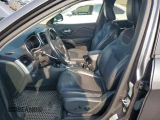 2015 Jeep Cherokee Trailhawk z VIN 1C4PJMBS2FW705132, wystawiony jako Copart lot #59884325 z przebiegiem 100 438 mil mil oraz Szkoda całkowita • Salvage title. Historia ofert i sprzedaży dostępna na DreamBid. Obrazek 7.