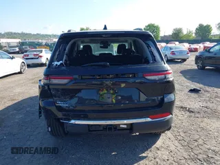 2024 Jeep Grand Cherokee с VIN 1C4RJYB61RC713750, выставлен на аукционе IAAI как лот 42149409 с пробегом 9 931 миль миль и . История ставок и продаж доступна на DreamBid. Изображение 17.