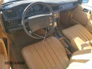 1986 Mercedes-Benz 190 with VIN WDBDA24D0GF181761, listed as a Copart auction lot 87775085 with 38,039 mi miles and Clean Title. Bid and sale history available at carsss.com. Image 8.