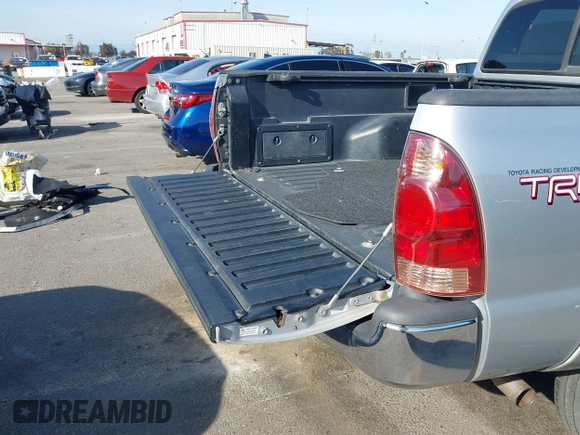 2008 Toyota Tacoma PreRunner with VIN 5TEJU62N38Z487744, listed as a IAAI auction lot 41828502 with 258,537 mi miles. Bid and sale history available at carsss.com. Image 17.