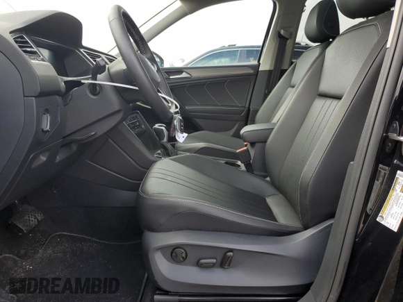 2023 Volkswagen Tiguan SE with VIN 3VVNB7AX2PM058818, listed as a Copart auction lot 55518755 with 35,878 mi miles and Salvage title. Bid and sale history available at DreamBid. Image 7.