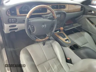 2003 Jaguar S-Type z VIN SAJEA01U93HM88490, wystawiony jako Copart lot #55721795 z przebiegiem 192 773 mil mil oraz Tytuł czysty. Historia ofert i sprzedaży dostępna na DreamBid. Obrazek 8.