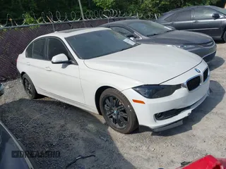 2013 BMW 3 Series 328i xDrive z VIN WBA3B5C57DF138761, wystawiony jako IAAI lot #42233912 z przebiegiem 158 951 mil mil oraz . Historia ofert i sprzedaży dostępna na DreamBid. Obrazek 1.