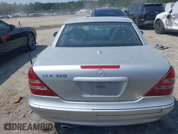 2003 Mercedes-Benz SLK 320 z VIN WDBKK65FX3F289228, wystawiony jako IAAI lot #42584634 z przebiegiem 173 232 mil mil oraz . Historia ofert i sprzedaży dostępna na DreamBid. Obrazek 17.