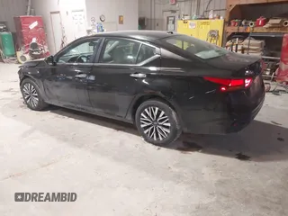 2023 Nissan Altima SV z VIN 1N4BL4DW6PN315393, wystawiony jako IAAI lot #41316755 z przebiegiem 52 939 mil mil oraz . Historia ofert i sprzedaży dostępna na DreamBid. Obrazek 3.