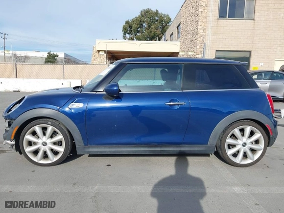 2014 MINI Cooper Hardtop S with VIN WMWXM7C51ET987925, listed as a IAAI auction lot 41709619 with NaN miles. Bid and sale history available at carsss.com. Image 15.