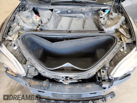 2018 Tesla Model S 75D z VIN 5YJSA1E28JF281649, wystawiony jako Copart lot #62399185 z przebiegiem 93 792 mil mil oraz Szkoda całkowita • Salvage title. Historia ofert i sprzedaży dostępna na DreamBid. Obrazek 11.