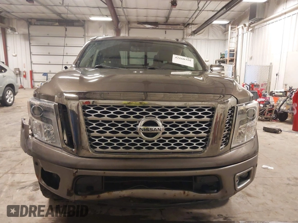 2017 Nissan Titan SV z VIN 1N6AA1E58HN523578, wystawiony jako IAAI lot #42160359 z przebiegiem 101 499 mil mil oraz . Historia ofert i sprzedaży dostępna na DreamBid. Obrazek 13.