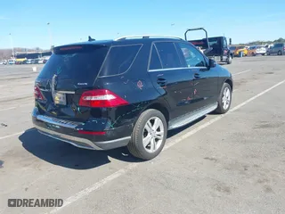 2013 Mercedes-Benz M-Class ML 350 with VIN 4JGDA5HB6DA183773, listed as a IAAI auction lot 41843086 with 139,302 mi miles. Bid and sale history available at carsss.com. Image 4.