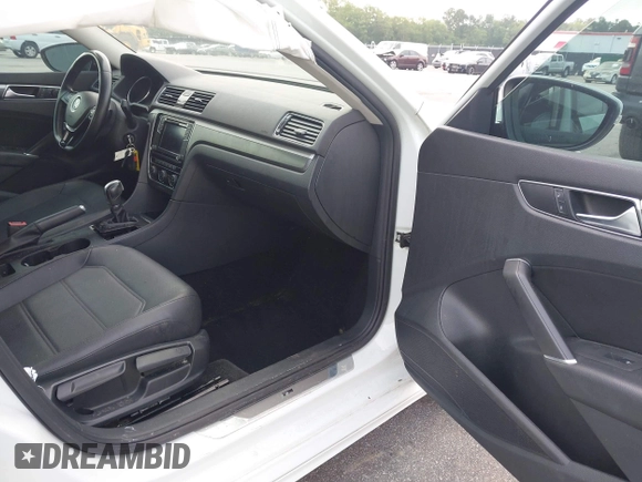 2018 Volkswagen Passat S z VIN 1VWAA7A39JC016259, wystawiony jako IAAI lot #42382550 z przebiegiem 89 143 mil mil oraz . Historia ofert i sprzedaży dostępna na DreamBid. Obrazek 5.
