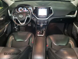 2018 Jeep Cherokee Latitude Plus z VIN 1C4PJLLB7JD590136, wystawiony jako Copart lot #64295715 z przebiegiem 143 699 mil mil oraz Szkoda całkowita • Salvage title. Historia ofert i sprzedaży dostępna na DreamBid. Obrazek 8.