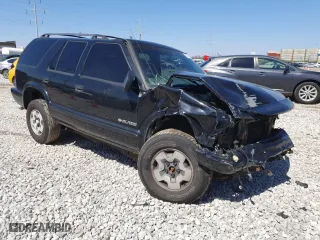 2003 Chevrolet Blazer LS with VIN 1GNDT13X33K185443, listed as a Copart auction lot 52112355 with 97,785 mi miles and Salvage Title. Bid and sale history available at carsss.com. Image 4.