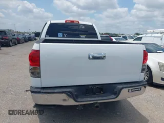 2008 Toyota Tundra z VIN 5TFRV54138X064884, wystawiony jako IAAI lot #42375615 z przebiegiem 230 661 mil mil oraz . Historia ofert i sprzedaży dostępna na DreamBid. Obrazek 16.