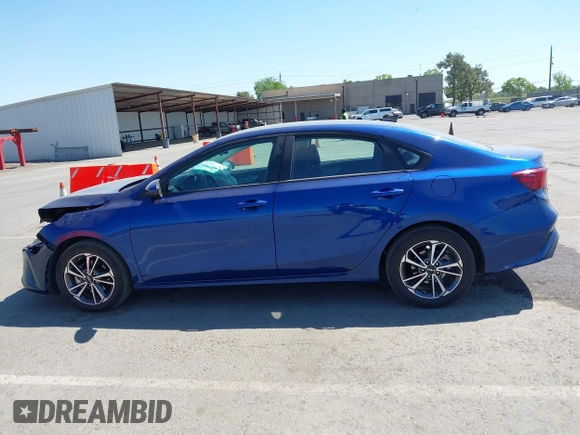 2022 Kia Forte LXS z VIN 3KPF24AD1NE454494, wystawiony jako IAAI lot #42077580 z przebiegiem 53 679 mil mil oraz . Historia ofert i sprzedaży dostępna na DreamBid. Obrazek 14.