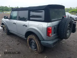 2022 Ford Bronco with VIN 1FMDE5BH4NLA78737, listed as a IAAI auction lot 42297569 with 23,504 mi miles and . Bid and sale history available at DreamBid. Image 3.