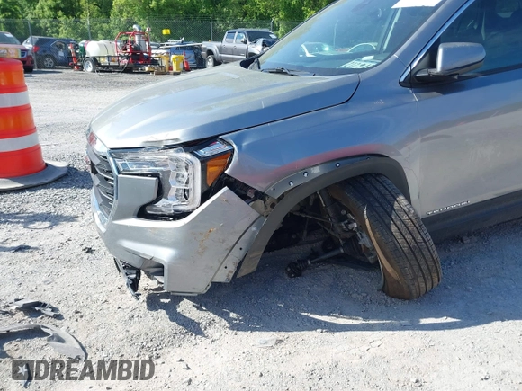 2024 GMC Terrain SLE z VIN 3GKALMEG7RL293411, wystawiony jako IAAI lot #42212636 z przebiegiem 21 429 mil mil oraz . Historia ofert i sprzedaży dostępna na DreamBid. Obrazek 6.