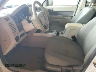 2010 Ford Escape Hybrid z VIN 1FMCU4K32AKA08232, wystawiony jako Copart lot #55356045 z przebiegiem 118 496 mil mil oraz Szkoda całkowita • Salvage title. Historia ofert i sprzedaży dostępna na DreamBid. Obrazek 7.