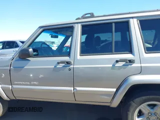 2000 Jeep Cherokee Classic with VIN 1J4FF58S5YL260331, listed as a IAAI auction lot 41584008 with 224,100 mi miles. Bid and sale history available at carsss.com. Image 15.