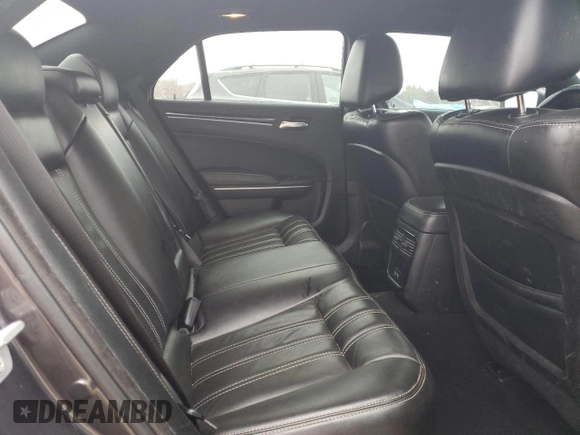 2019 Chrysler 300 S z VIN 2C3CCABG8KH594943, wystawiony jako Copart lot #49223225 z przebiegiem 60 893 mil mil oraz Szkody całkowita. Historia ofert i sprzedaży dostępna na DreamBid. Obrazek 10.