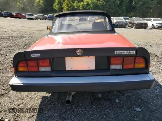 1986 Alfa Romeo Spider Veloce z VIN ZARBA5417G1036669, wystawiony jako Copart lot #83489434 z przebiegiem 71 219 mil mil oraz Czysty tytuł • Clean title. Historia ofert i sprzedaży dostępna na DreamBid. Obrazek 6.