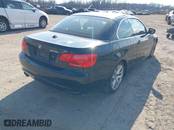 2013 BMW 3 Series 328i z VIN WBADW7C5XDE732643, wystawiony jako IAAI lot #41665789 z przebiegiem Nie podano mil oraz . Historia ofert i sprzedaży dostępna na DreamBid. Obrazek 4.