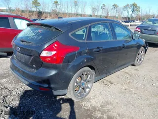 2013 Ford Focus SE with VIN 1FADP3K2XDL180319, listed as a IAAI auction lot 41697745 with 999,999 mi miles. Bid and sale history available at carsss.com. Image 4.