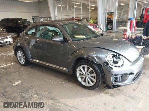 2018 Volkswagen Beetle S z VIN 3VWFD7AT6JM703758, wystawiony jako IAAI lot #41381842 z przebiegiem Nie podano mil oraz . Historia ofert i sprzedaży dostępna na DreamBid. Obrazek 1.