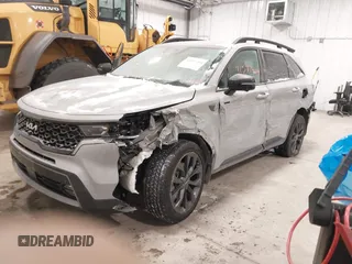 2023 Kia Sorento SX z VIN 5XYRKDLF0PG189570, wystawiony jako IAAI lot #41587404 z przebiegiem 22 006 mil mil oraz . Historia ofert i sprzedaży dostępna na DreamBid. Obrazek 2.