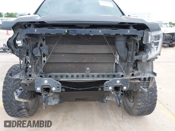 2019 GMC Sierra 1500 SLT z VIN 1GTU9DED3KZ118083, wystawiony jako IAAI lot #42056860 z przebiegiem 86 875 mil mil oraz . Historia ofert i sprzedaży dostępna na DreamBid. Obrazek 18.