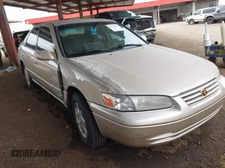 1999 Toyota Camry LE z VIN JT2BF28K1X0173618, wystawiony jako IAAI lot #42032926 z przebiegiem 236 754 mil mil oraz . Historia ofert i sprzedaży dostępna na DreamBid. Obrazek 1.