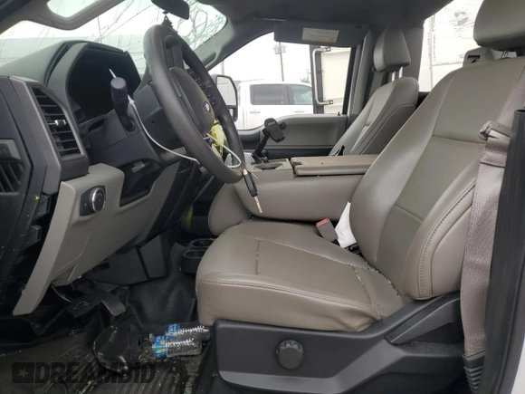 2019 Ford F-550 XL z VIN 1FDUF5GT2KDA27270, wystawiony jako Copart lot #72002734 z przebiegiem 77 844 mil mil oraz Nie do naprawy. Historia ofert i sprzedaży dostępna na DreamBid. Obrazek 7.