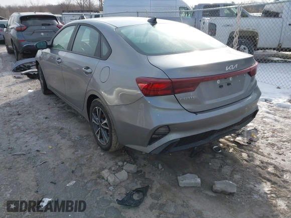 2023 Kia Forte LXS z VIN 3KPF24AD8PE595503, wystawiony jako IAAI lot #41429559 z przebiegiem 43 630 mil mil oraz . Historia ofert i sprzedaży dostępna na DreamBid. Obrazek 3.