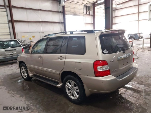 2007 Toyota Highlander Hybrid w/3rd Row with VIN JTEEW21A370043793, listed as a IAAI auction lot 41361431 with 232,237 mi miles. Bid and sale history available at carsss.com. Image 3.
