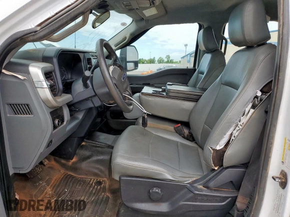 2023 Ford F-250 XL z VIN 1FT7W2BT8PEC30883, wystawiony jako Copart lot #62118535 z przebiegiem 47 949 mil mil oraz Szkoda całkowita • Salvage title. Historia ofert i sprzedaży dostępna na DreamBid. Obrazek 7.