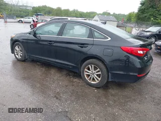 2017 Hyundai Sonata 2.4L z VIN 5NPE24AF2HH483323, wystawiony jako IAAI lot #42322738 z przebiegiem 144 607 mil mil oraz . Historia ofert i sprzedaży dostępna na DreamBid. Obrazek 3.