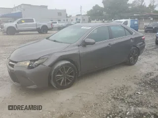 2015 Toyota Camry XLE z VIN 4T1BF1FK6FU042031, wystawiony jako Copart lot #59740045 z przebiegiem 137 031 mil mil oraz Szkoda całkowita • Salvage title. Historia ofert i sprzedaży dostępna na DreamBid. Obrazek 1.