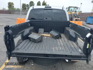 2014 Toyota Tacoma PreRunner z VIN 3TMJU4GNXEM164121, wystawiony jako IAAI lot #42568581 z przebiegiem 201 316 mil mil oraz . Historia ofert i sprzedaży dostępna na DreamBid. Obrazek 16.