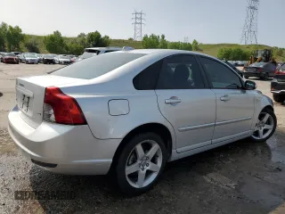 2008 Volvo S40 2.4L z VIN YV1MS390682382013, wystawiony jako Copart lot #58504335 z przebiegiem 93 187 mil mil oraz Szkoda całkowita • Salvage title. Historia ofert i sprzedaży dostępna na DreamBid. Obrazek 3.